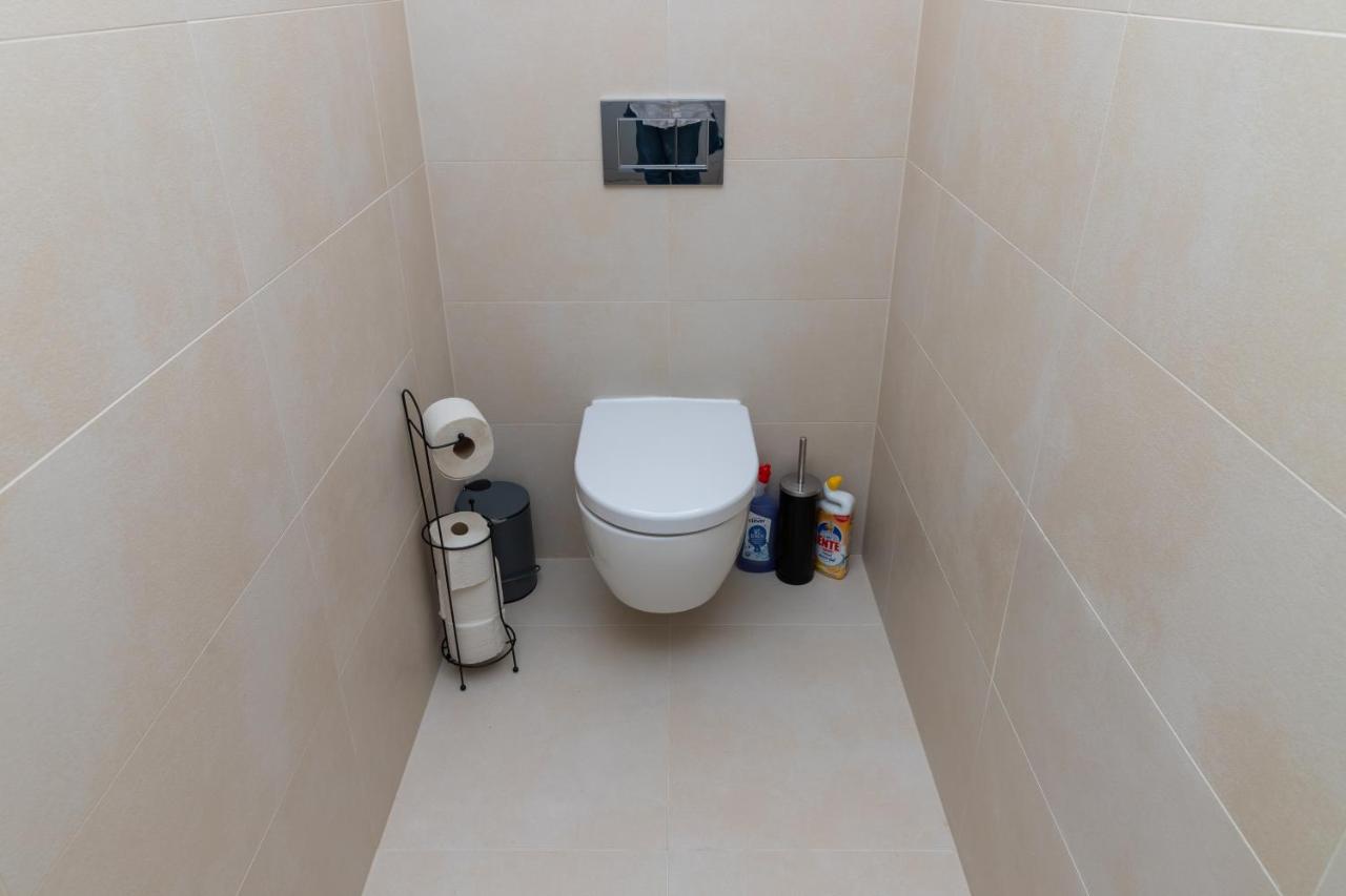 Maureen Lovely 2 Bedroom Unit With Community Pool Виена Екстериор снимка