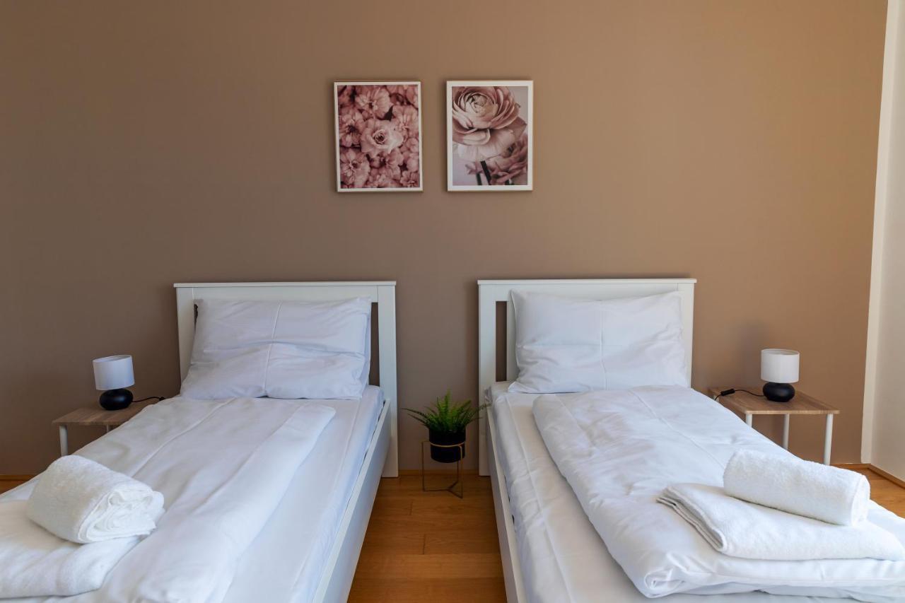 Maureen Lovely 2 Bedroom Unit With Community Pool Виена Екстериор снимка